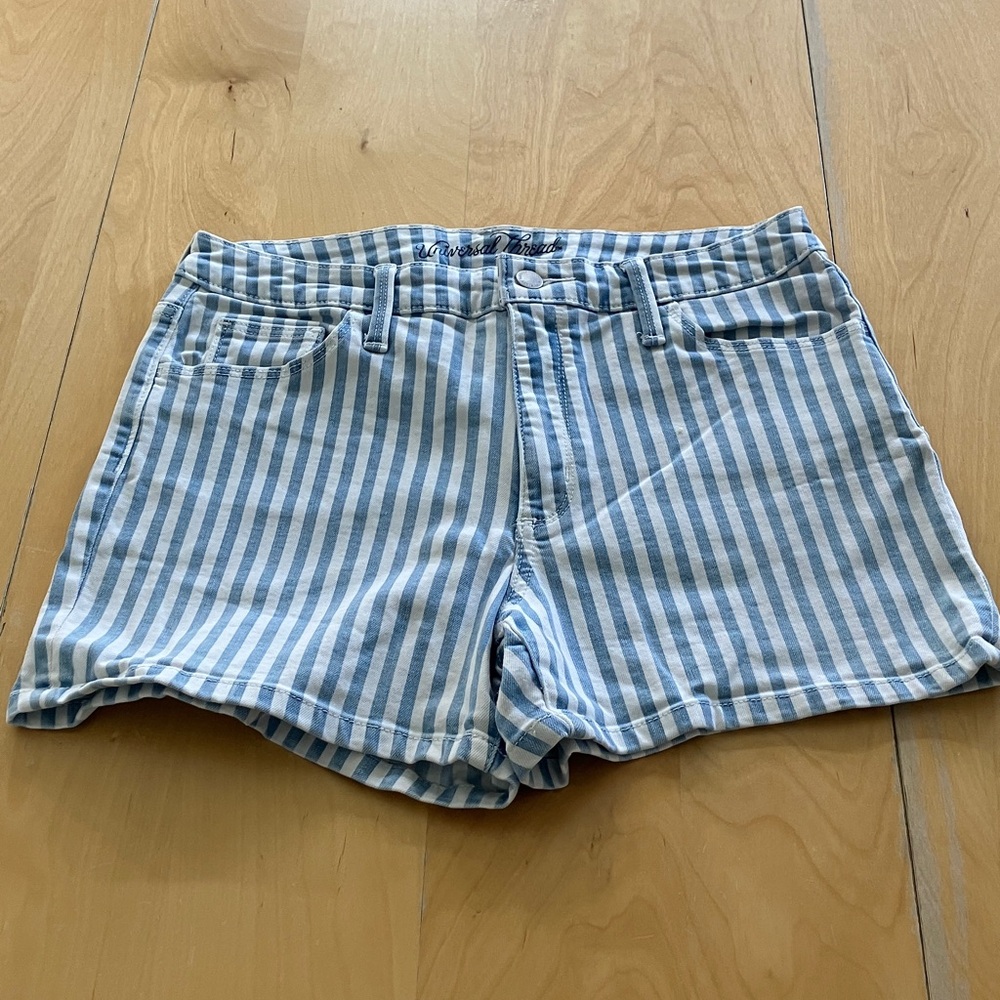 Universal Thread Light Blue & White Vertical Stripe Denim Shorts size 8/ 28